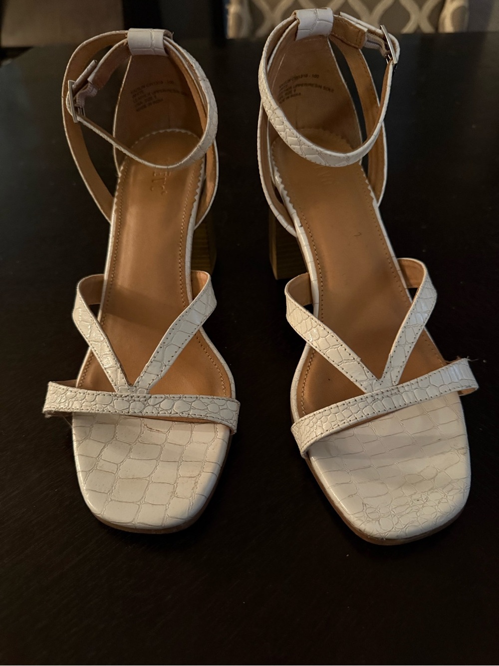 Women’s Crevo Ivory Croc-Embossed Ankle Strap Block Heel Sandals size 9